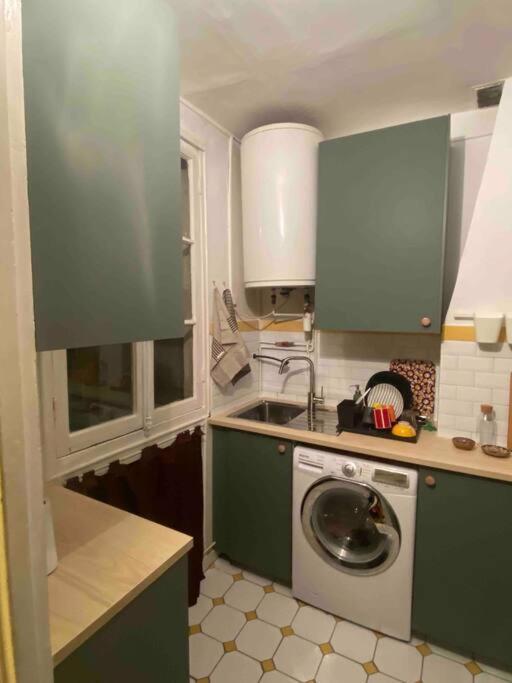 And Cosy Menilmontant Apartment